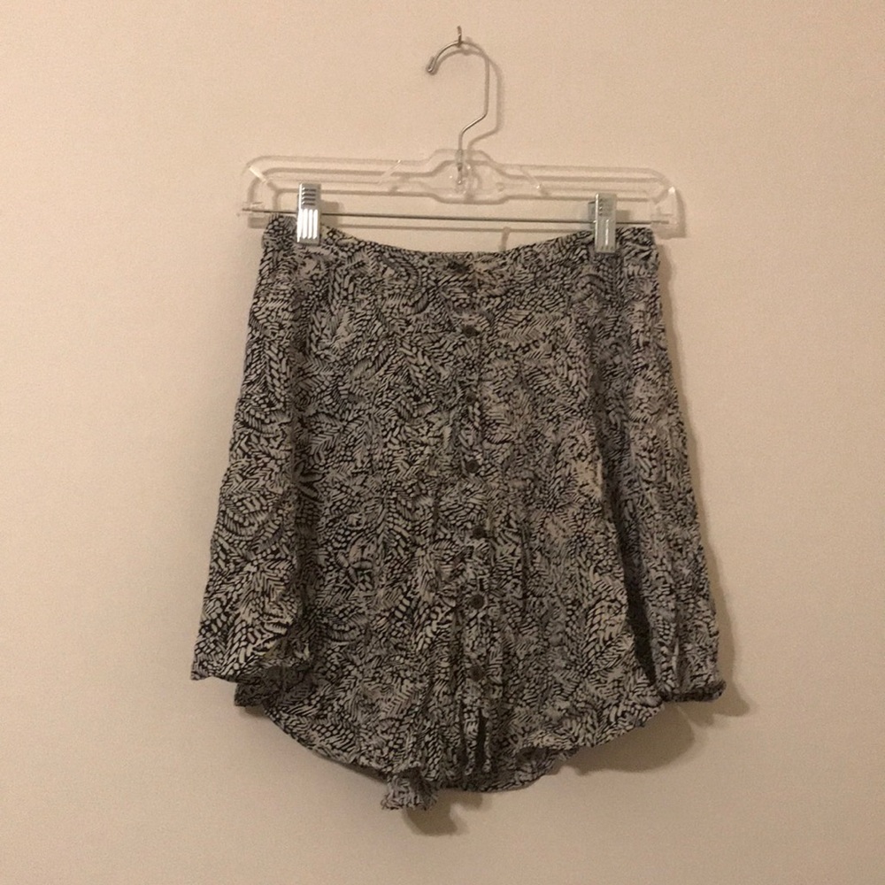 Patterned loose buttoned UO skirt